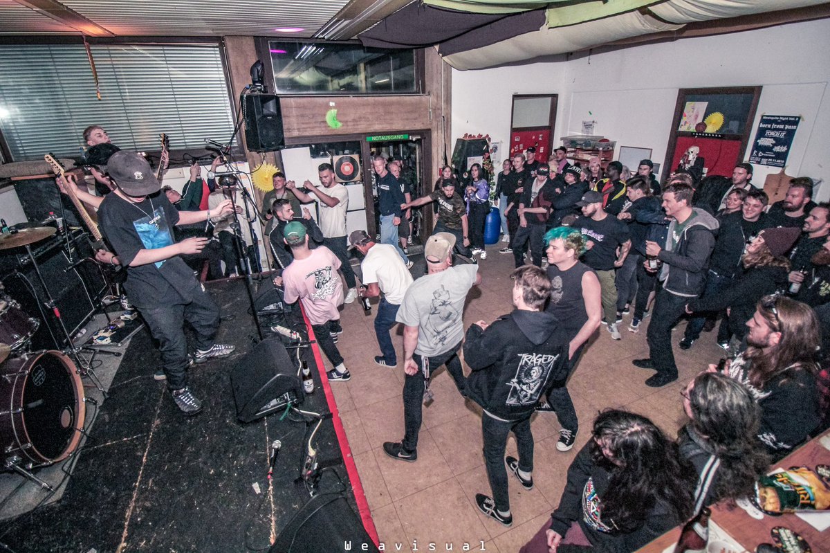 27.09.19 - Siegen, GER

Deutschland certainly sets the bar for the most energetic crowds in Europe.  🇩🇪🇩🇪🇩🇪

📸 - Weavisual