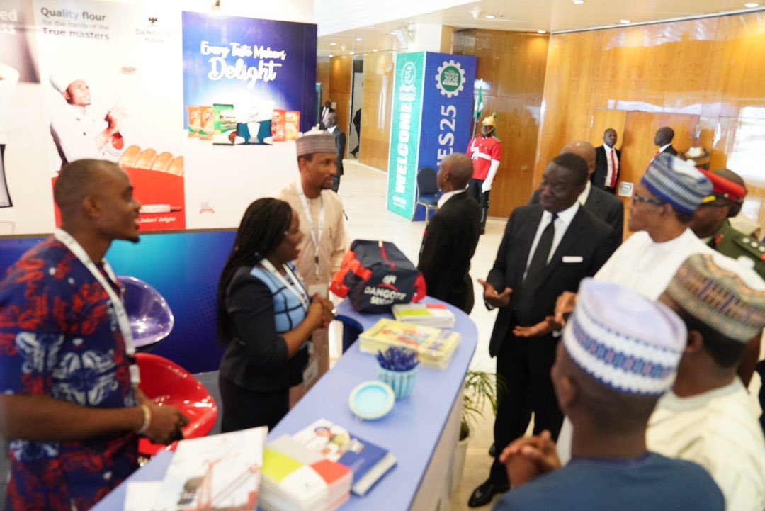 DangoteKitchen's tweet photo. The President of the Federal Republic of Nigeria, His Excellency Muhammadu Buhari GCFR, Chairman NESG Mr Asue Ighodalo and a host of other dignitaries were at the Dangote Kitchen stand #DangoteFlourMills #DangoteKitchen #NigerianEconomicSummit https://t.co/HUTdCjBtUx