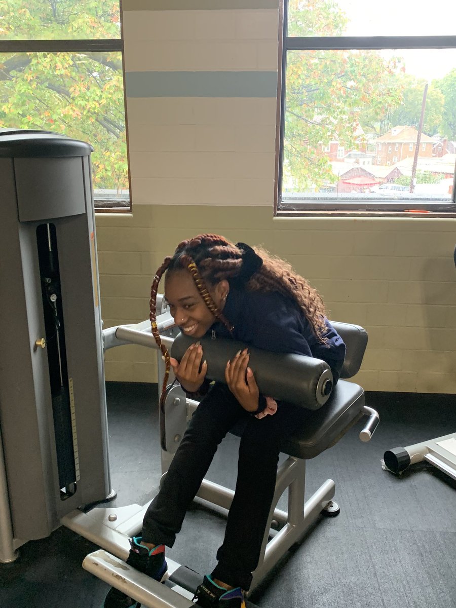 pe_naz's tweet photo. Fitness education with a 😁😁😁😁 https://t.co/P9y7x3SEBT
