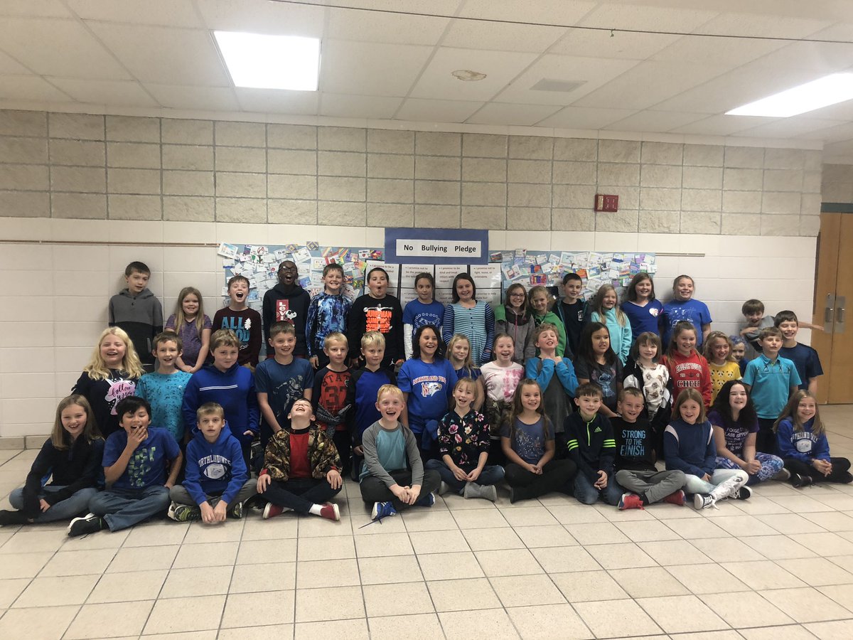 NicoleKremsrei1's tweet photo. 4th grade ERES standing up to bullies by wearing blue! @SmartRdgCoach @npsd1 @MusialNicole https://t.co/Ywo0nfhk76