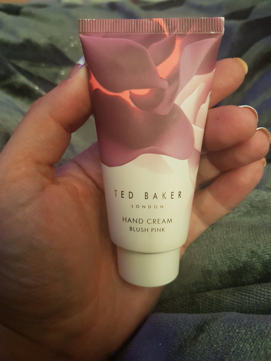 Amy07151308's tweet photo. #makeup #makeuptester #Beauty #skincare #skincaretester #tester
#facemaktester #beautycare #cvswarrior #eyelashes #eyelashextensions #eyelashtester #lovemakeup #sunglasses #KeepFighting #MakeupTwitter #makeuplook #makeupjunkie #bigeyelashes #lipstick #lipsticktester #cvs #mummy https://t.co/2uLdKKleOH