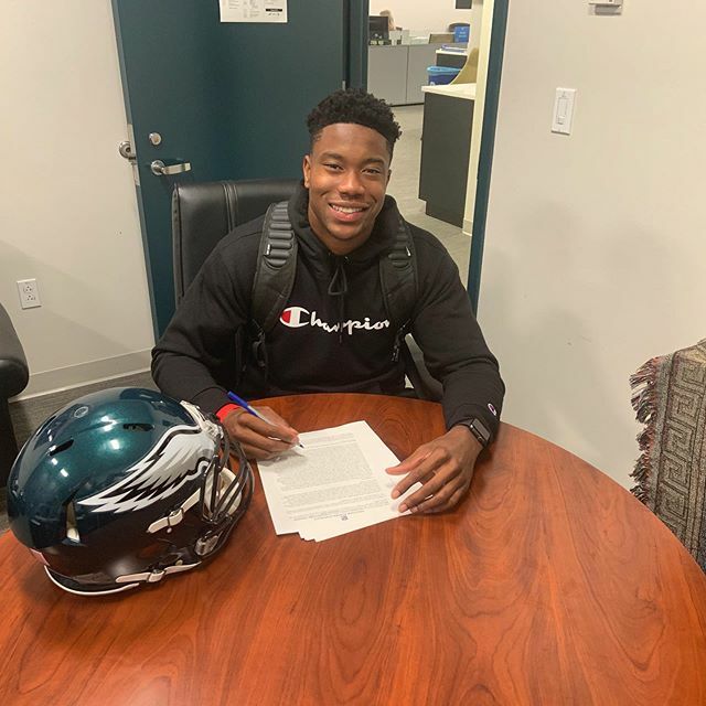 Robert_D13's tweet photo. One door closes, another one opens... Fresh start🦅 https://t.co/lsG0QWbtoJ https://t.co/FEvgyAg5di