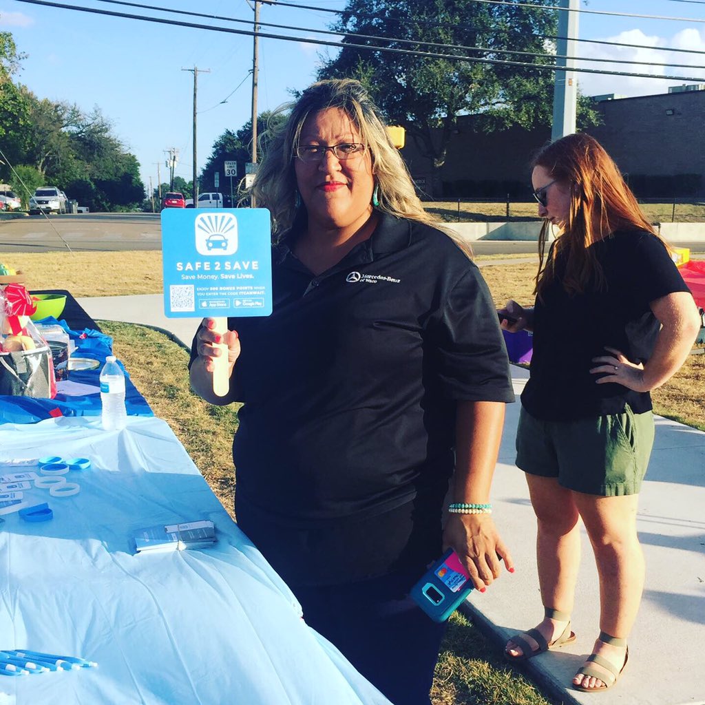 createwithjanet's tweet photo. Oh you know me: Just volunteering my time to be an advocate for @Safe2Save on National Night Out 2019. #safe2save #nationalnightout #volunteering https://t.co/05fyP0wXkS