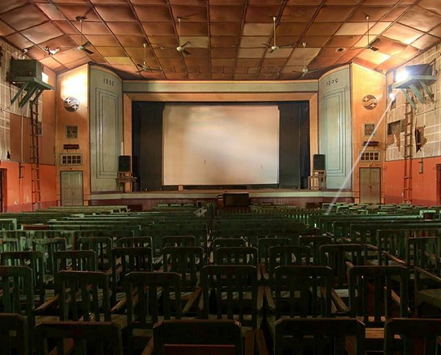SEAsiatheater's tweet photo. Light Beam
C. 2011
The Mingala Thiri Cinema
Dawei, Thanintharyi Region, Myanmar
You don't find many active theaters with wooden seats anymore in Myanmar.
#theaterhunt #cinematreasures
#beforethecineplex
#dawei #instamyanmar #myanmar #movietheater #cin… https://t.co/SsmUapjVOi https://t.co/CLLQzqz6cB