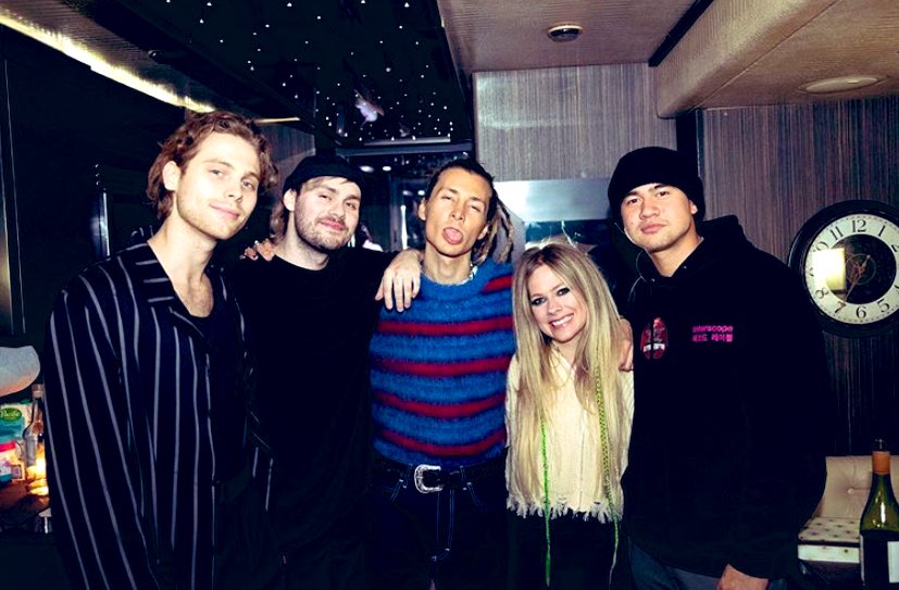 Support 4 Avril Lavigne Avril Lavigne Jagwar Twin And The Band 5sos Yesterday After The Head Above Water Tour Show In Toronto