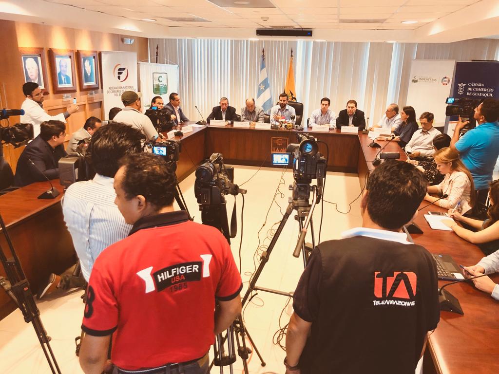 lacamaragye's tweet photo. “La gran mayoría en Ecuador quiere producir, progresar y vivir en paz. La afectación económica es por los propios bloqueos a la actividad productiva. Debemos sacar el país adelante y no permitir que una minoría pretenda sabotear y desestabilizar todo el país". Pdte. @parosemena https://t.co/0b8Qv00Cro