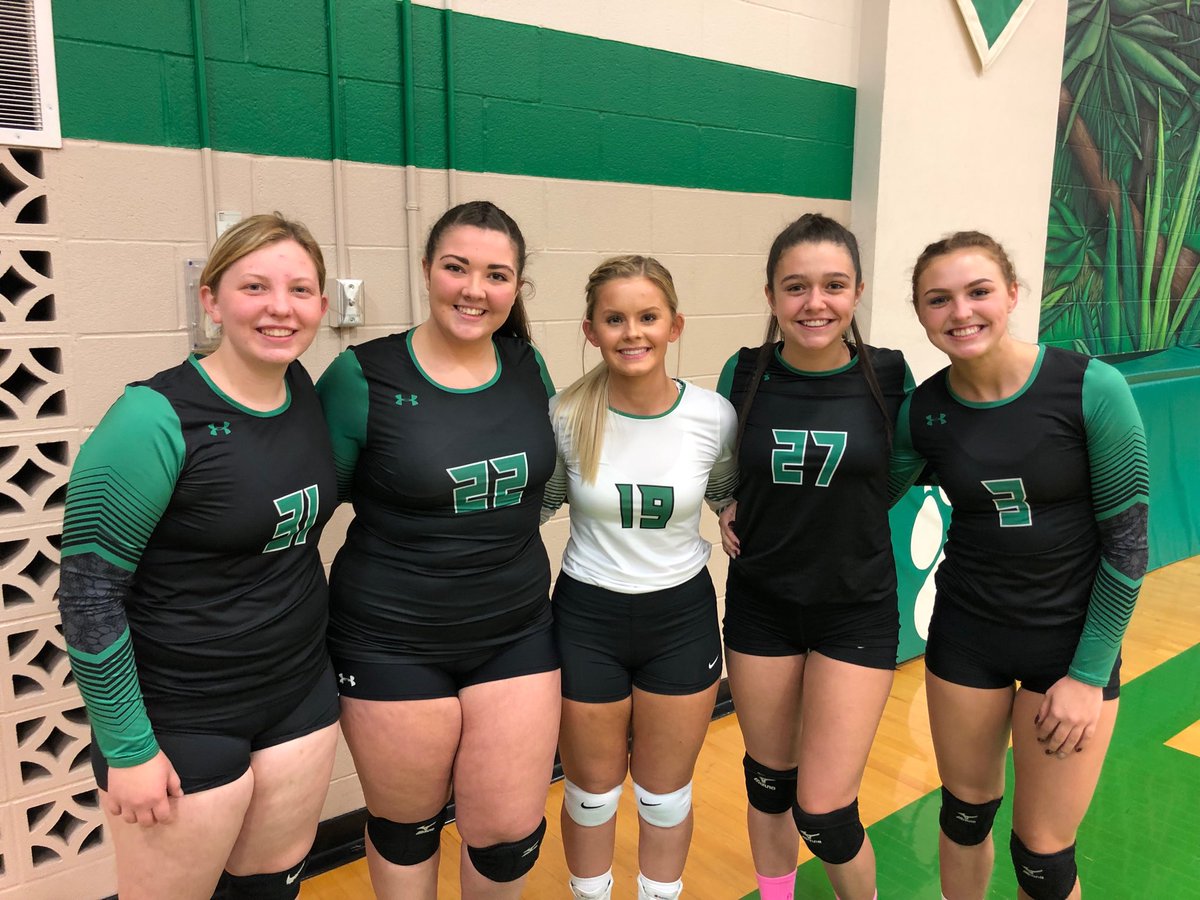 DeltaAthletics's tweet photo. Thank u to these 5 seniors for their dedication to the 🏐 program! #SeniorNight
⁦@PDY_Schools⁩ ⁦@dhspanthersquad⁩ https://t.co/Fw5QbRXZJj