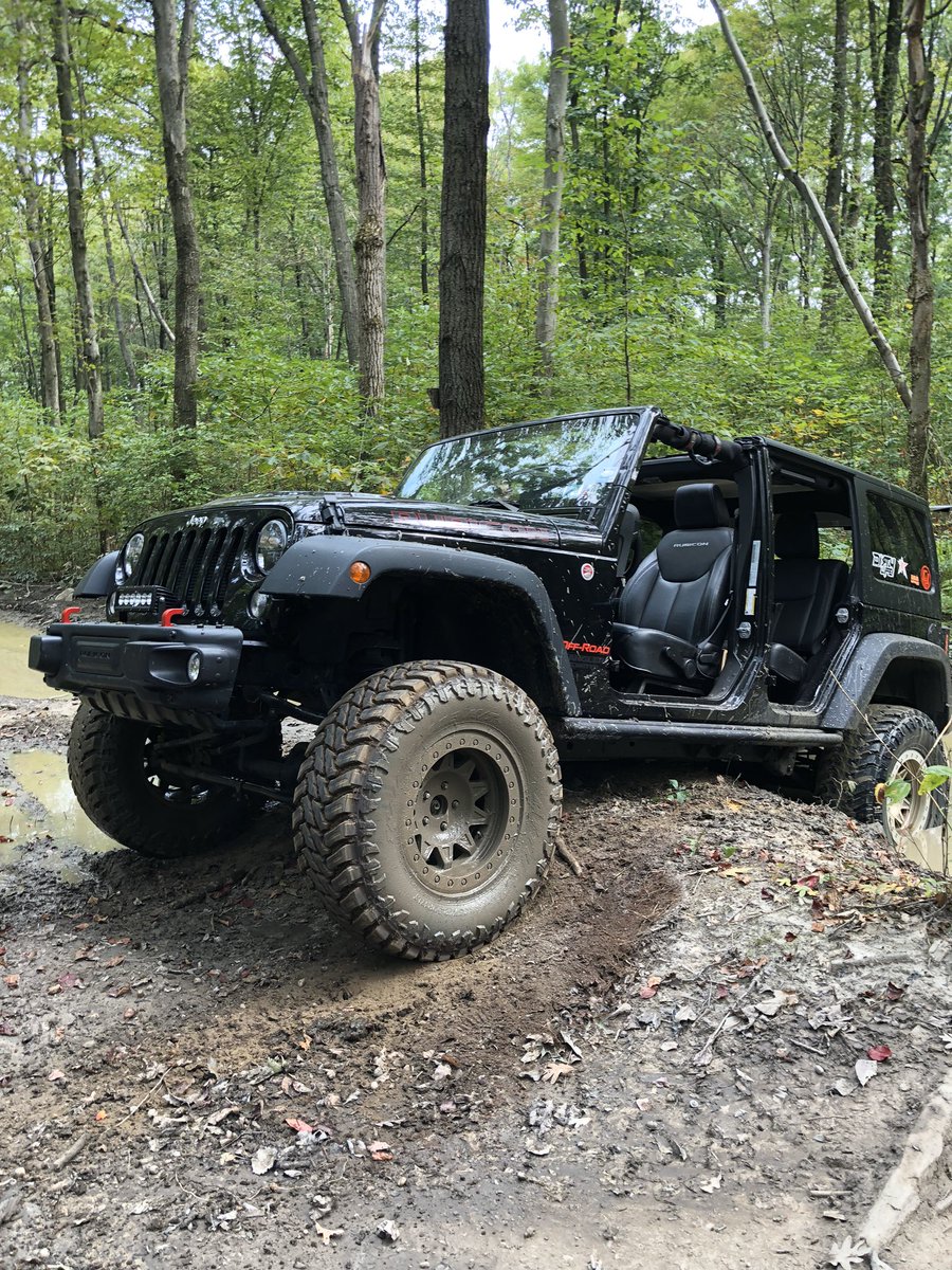 MIHM_Austin's tweet photo. To think I was worried I was hitting my drive shaft here and an hour later I’d be bashing my oil pan off of a rock. All because I thought I’d be cool and not use my lockers. #makeithappenmotorsports #dlrw #dirtyliferacewheels #jeep #rubicon #offroad #aoaa #atturotires https://t.co/T0YfiRe4CR