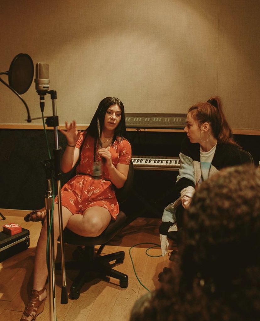 SheIsTheMusic's tweet photo. Day 1️⃣ of the #SheIsTheMusic x #TheBoxLA songwriting camp with special guest @annaclendening 🎶 https://t.co/XZeQKhJBnF