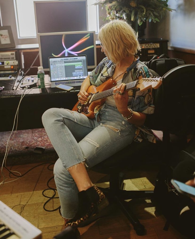 SheIsTheMusic's tweet photo. Day 1️⃣ of the #SheIsTheMusic x #TheBoxLA songwriting camp with special guest @annaclendening 🎶 https://t.co/XZeQKhJBnF