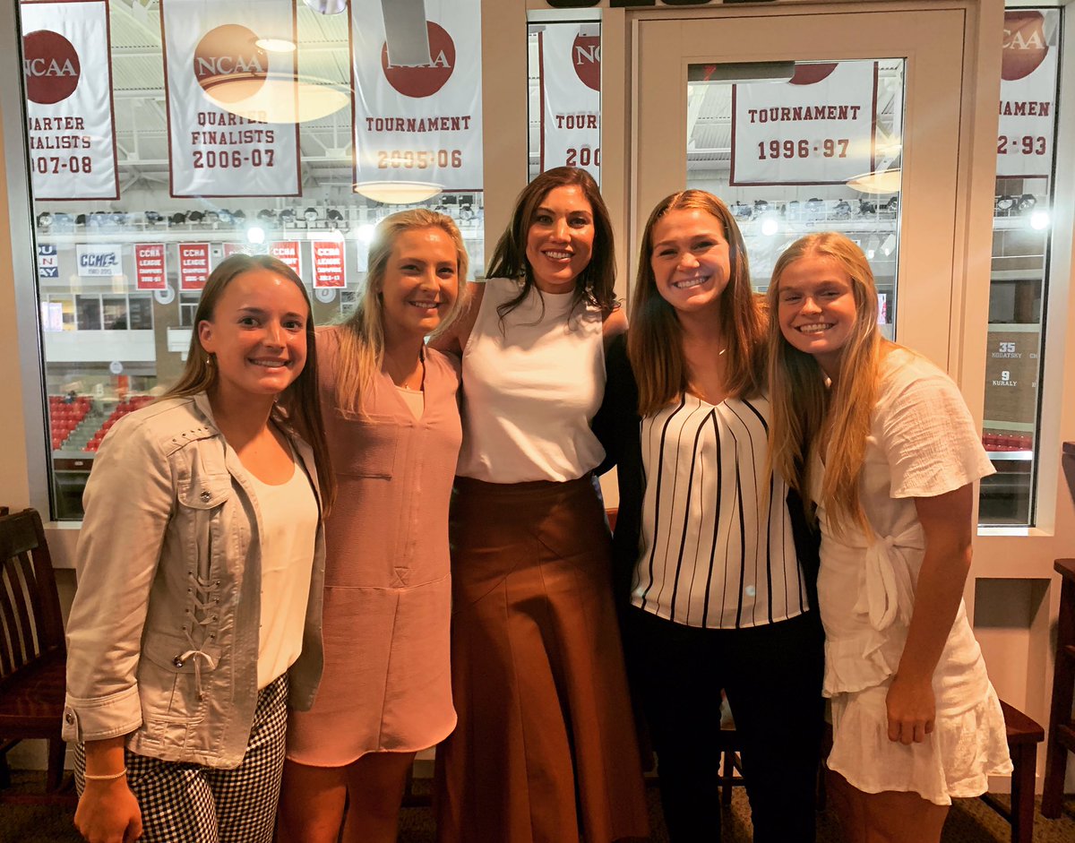MiamiOH_Soccer's tweet photo. Thanks so much @hopesolo for having dinner with some of our players before speaking at Miami University. ⚽️⚪️🔴 #RiseUpRedHawks #LoveAndHonor https://t.co/ZgKbe6HfkF