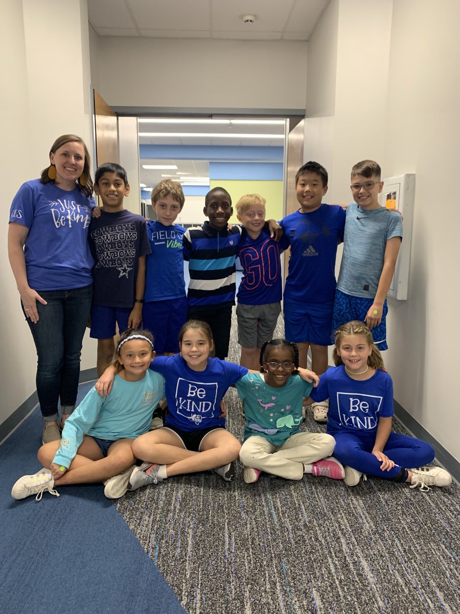 Fielder4th's tweet photo. Fielder’s kids go BLUE! #DragonsGoBlue https://t.co/wnfK0iyY61