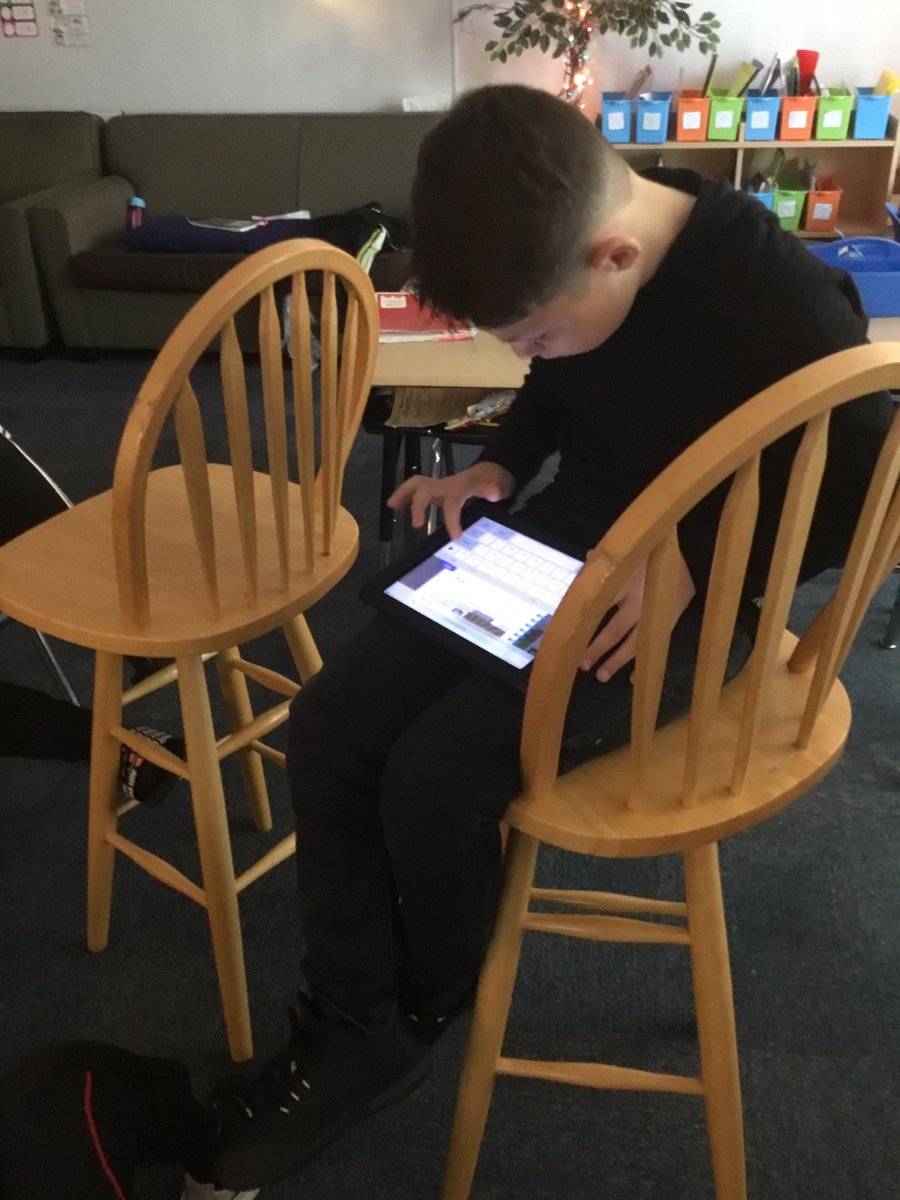 mel_hottelman's tweet image. Becoming scientists (and farmers) one virtual lab at a time! #technologyiscool #learningwithdragons @ChouteauSchool @WalkerAnjanette