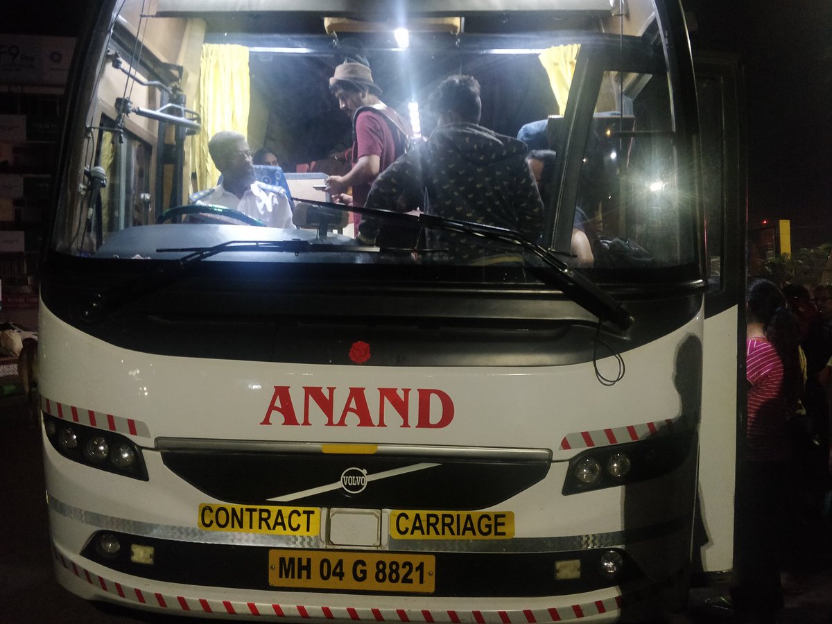aayu13's tweet photo. @redBus_in   never expected this from you. Had booked tickets from Goa to Mumbai in a sleeper bus with VRL Travels. The bus came 2 and a half hours late. That too a semi sleeper bus. The Customer care is absolutely unapologetic about it, to add to our woes. https://t.co/mut37FYwUU