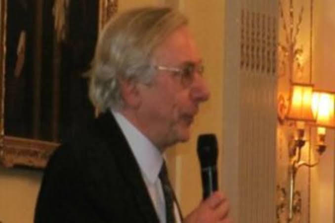 Mayukh Ghosh (@stock_delivery) on Twitter photo There will never be another Stephen Chalke.
He did wonders for the small independent publisher.
And above all, took cricket writing to another level.
The end of the journey for him and Fairfield Books is indeed a sad news but we must acknowledge what he's done.
*thread ends* There will never be another Stephen Chalke.
He did wonders for the small independent publisher.
And above all, took cricket writing to another level.
The end of the journey for him and Fairfield Books is indeed a sad news but we must acknowledge what he's done.
*thread ends*