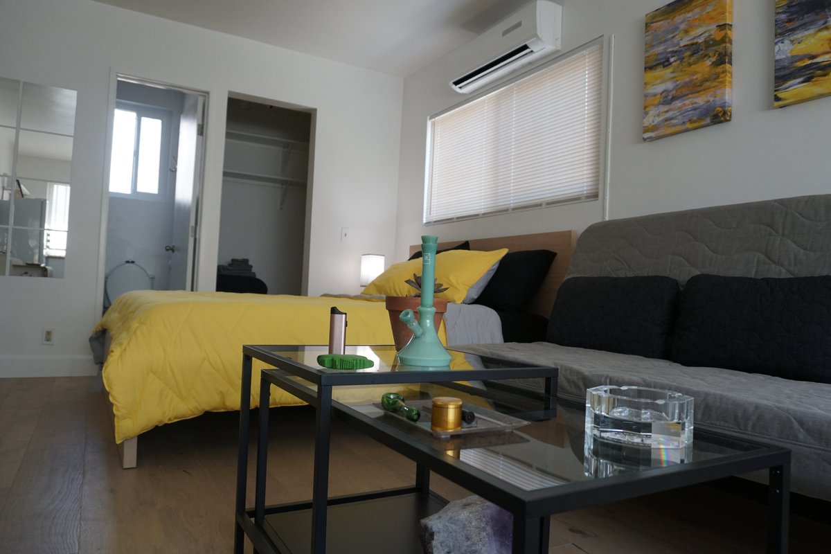 Check out this clean hip &amp; cozy 420 friendly studio rental next time you're visiting LA-minutes from Downtown and the arts district  <a href="/hempoceanstour/">HempOceans Tour🌿Cannabis Tourism Service</a> tour.hempoceans.com/listing/420-fr…