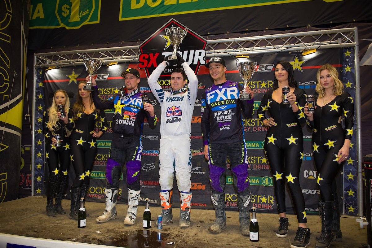 YamahaMotorCa's tweet photo. 1/ #MondayMX The Supercross series is well under way and the @rockstar_otsff_yamaha and @mx101_racing teams are in a tight race after Round 2 in Quebec City. https://t.co/2sEMii3Epl