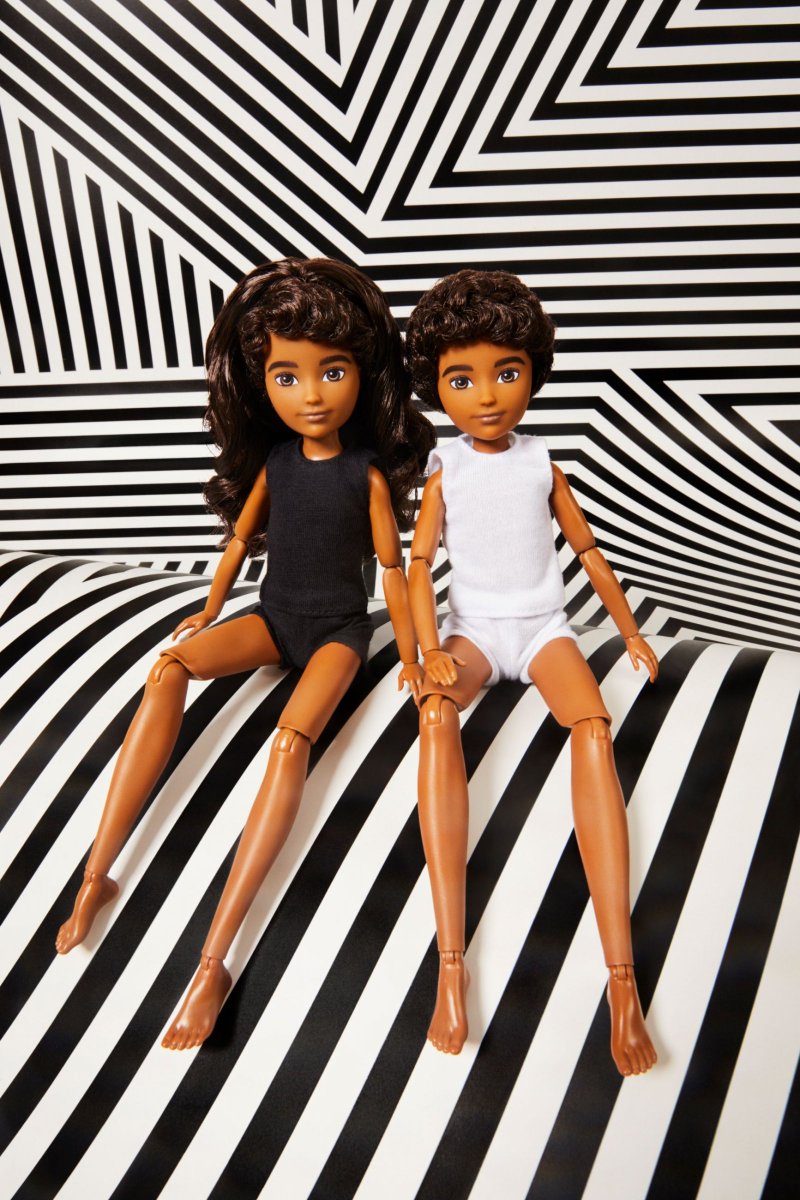 ArtAndMotionRep's tweet image. #JUCOphoto for @TIME featuring #Barbie’s first gender-neutral doll collection, #CreatableWorld. 

More here: bit.ly/33dK4iu
.
.
.
.
.
#timemagazine #barbie #mattel #allwelcome #genderneutral #artandmotion