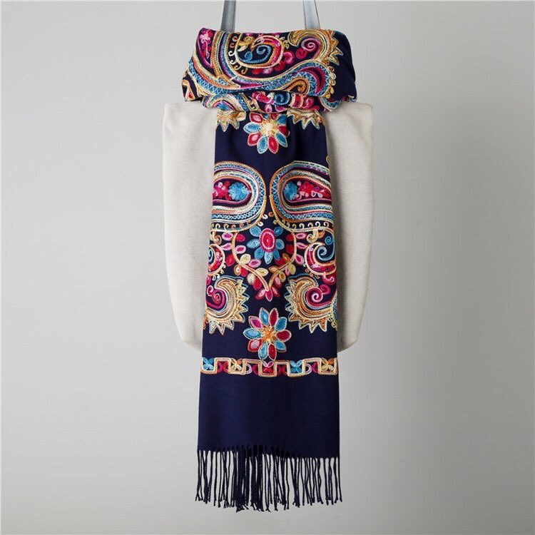 Patiss_Arabella's tweet photo. Beautiful Cashmere Pashminas.  
It is my pleasure to offer you these scarves.
Update this seasons look. 
27.5”/70cm wide and 72”/91.5cm long.

Should you like one, please reserve yours today with joy@Patisseriearabella.uk https://t.co/IR572ANsz7