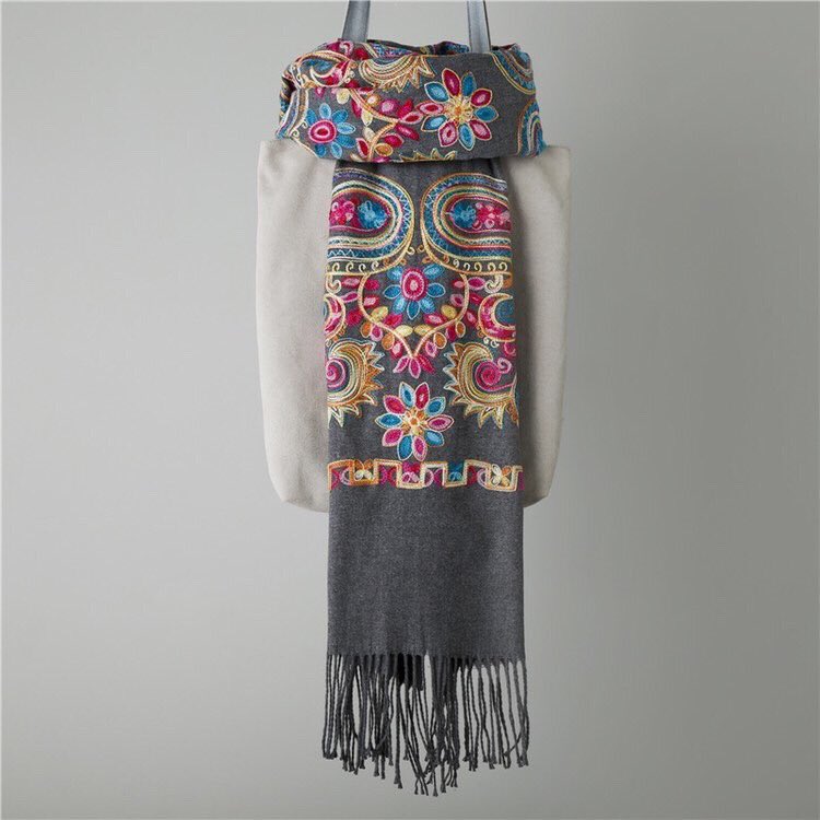 Patiss_Arabella's tweet photo. Beautiful Cashmere Pashminas.  
It is my pleasure to offer you these scarves.
Update this seasons look. 
27.5”/70cm wide and 72”/91.5cm long.

Should you like one, please reserve yours today with joy@Patisseriearabella.uk https://t.co/IR572ANsz7