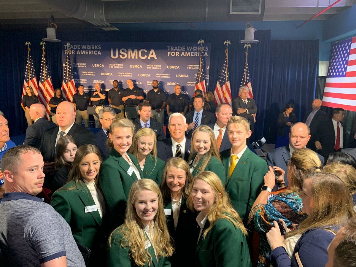 FastessonSmith's tweet image. Thank you, @VP Pence, for taking time to visit with our Tennessee 4-H members at the Trade Works for America event today in Nashville! Happy National 4-H Week to you!