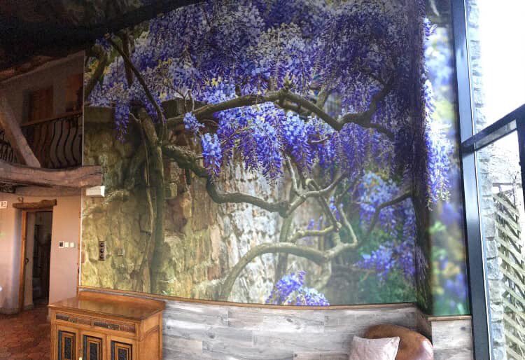 As it’s #wallpaperweek we thought it would be nice to revisit some the the wallpaper murals we have done. Here is the stunning Wisteria Onepiece...... ordered and installed by <a href="/Thompsondecor/">Simon Thompson</a> 
#internationalwallpaperweek #IWW19 #wallpapermurals #onepiecewallmurals