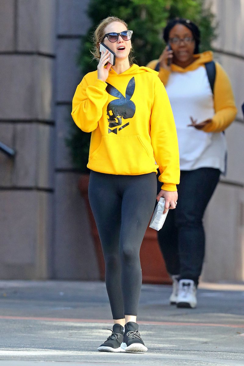 JLawrenceARG's tweet photo. NEW📸 
Jen en Nueva york hoy saliendo del Gym 😍. 
 
#jenniferlawrence https://t.co/WEuNiJarCg