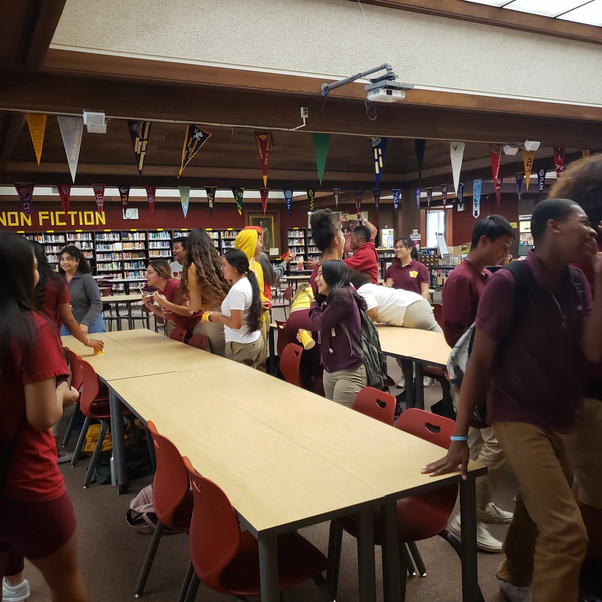 SmithTeela's tweet photo. Head..shoulders...knees...CUP! #weareavid #avid #proudtobeLBUSD #adventuresinteaching @LBWilsonHigh https://t.co/gJYfDtRwzp