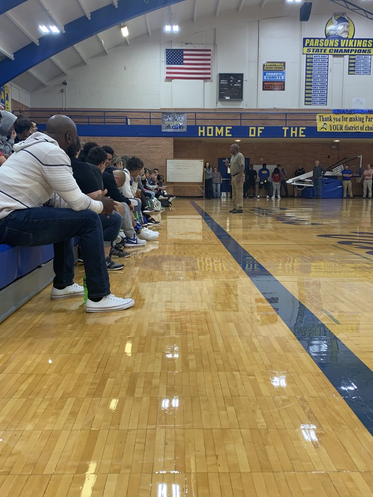 503PHSVikings's tweet photo. Coach Cartwright speaking to our students for Motivation Monday. “I’ve got spirit, yes I do. I’ve got spirit, how ‘bout you?”  Thanks coach! https://t.co/atHxBCsA0h