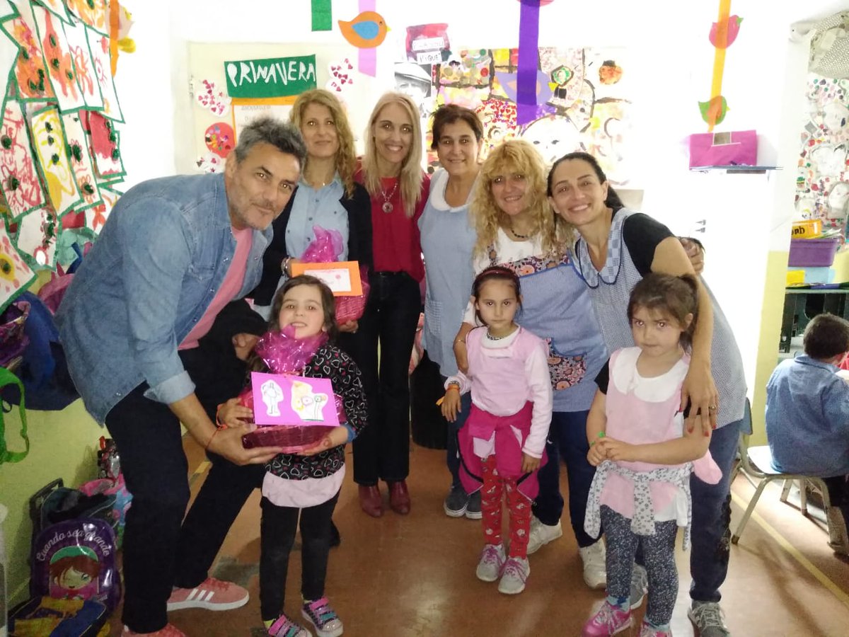 DEIBuenosAires's tweet photo. Hoy se realizaron en los Jardines N° 928 y 913 del Distrito de #Tigre, dos #abcDocentes. Agradecemos la entusiasta recepción y el compromiso observado en los pequeños grandes detalles de sus instituciones. https://t.co/80ReL3mhvw