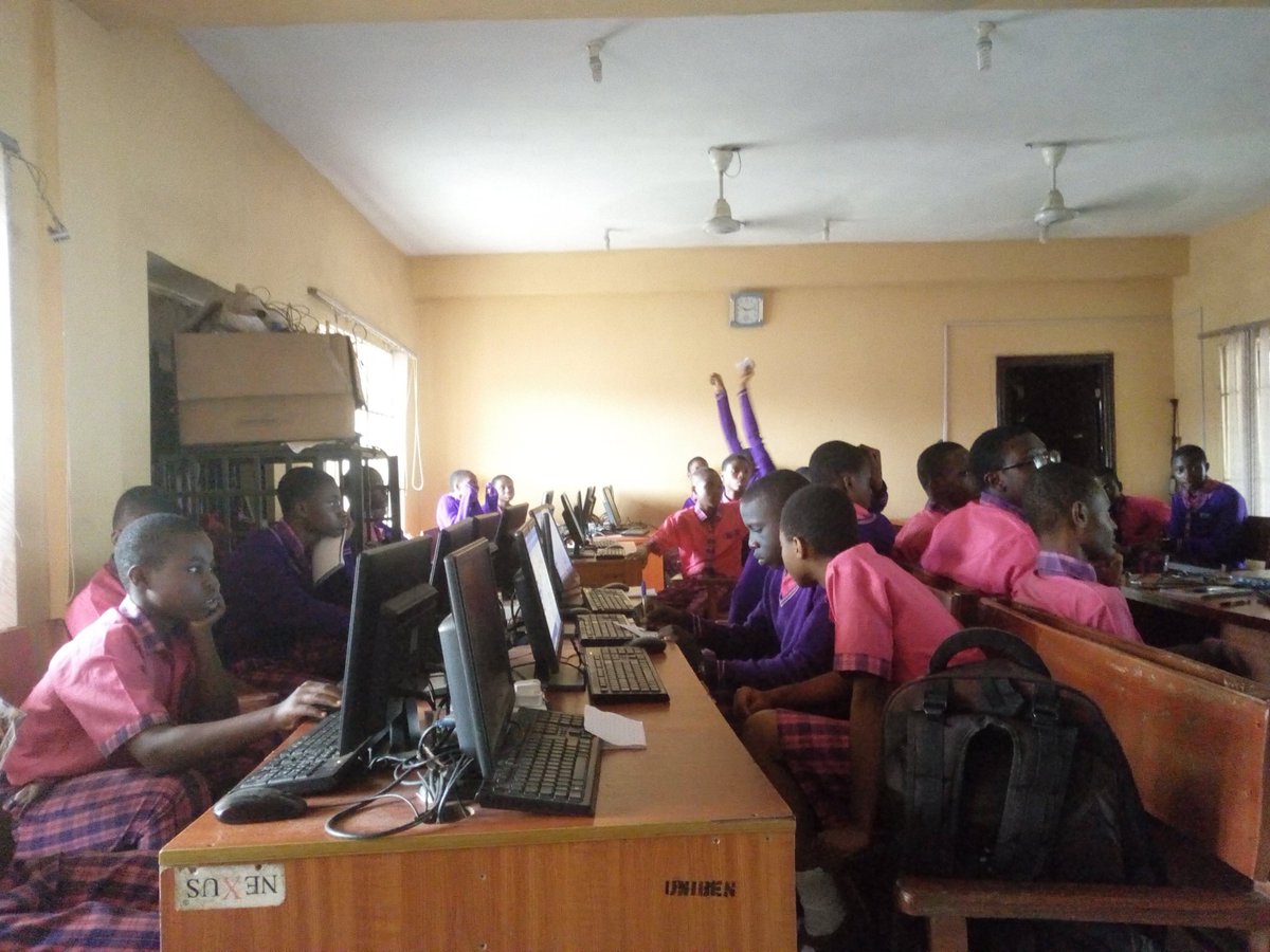 umunadeo's tweet photo. So I had an amazing day using #CSfirst to show students at UDSS benin city a few things in Scratch. #TeklyByCurators #CSfirstNG #CSfirst https://t.co/7ueagl8UeI
