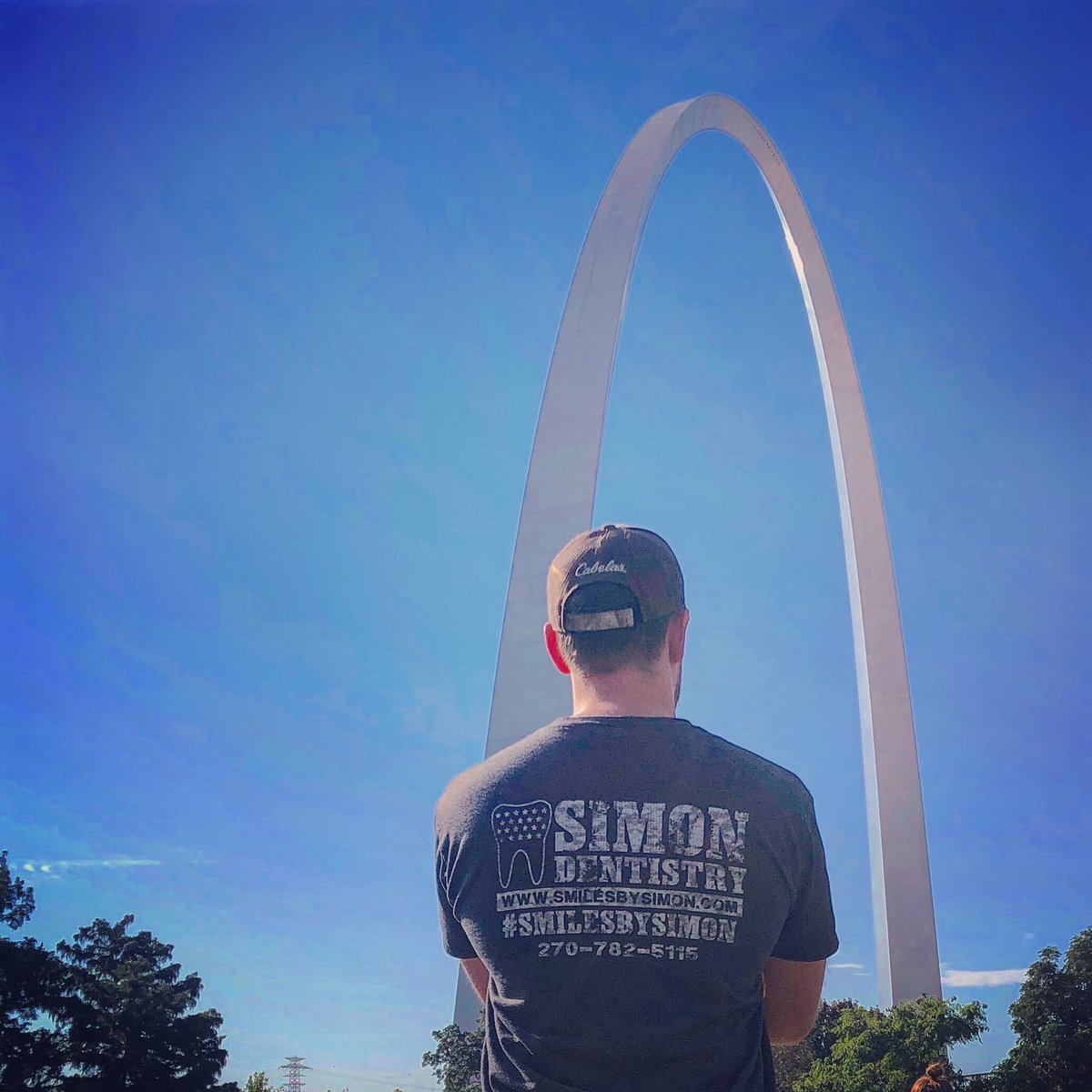 SimonDentistry's tweet photo. Happy Fall Break Y’all!!! Simon Dentistry made it all the way to St. Louis this weekend! We hope your fall break is amazing!! #simonsaysitsfallyall #simonsaystakeabreak https://t.co/67o4KDcuM3