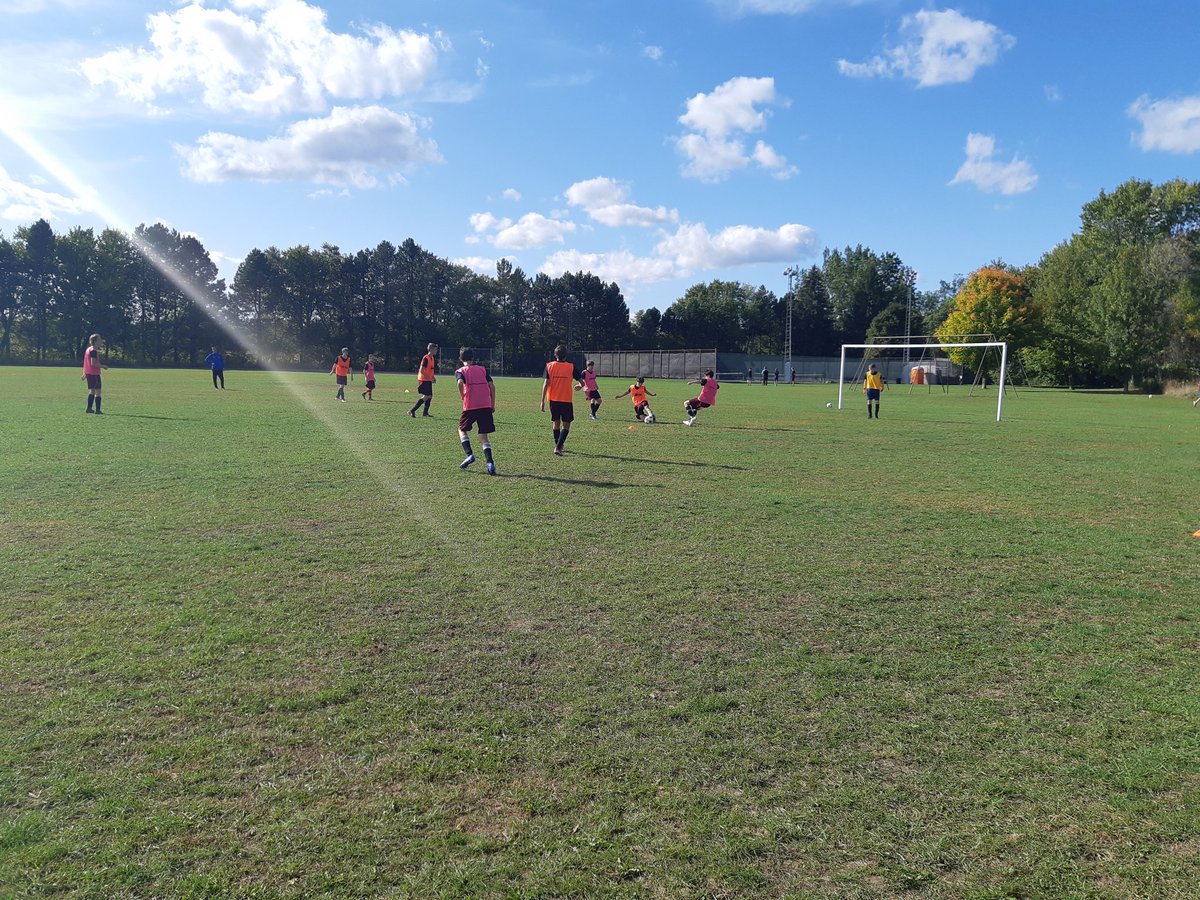 MrsJRobertsonn's tweet photo. It's a great day to play soccer! ⚽️ @SCDSB_Schools @BMarauders #JrBoys #Practice https://t.co/5HAxTZFWSb