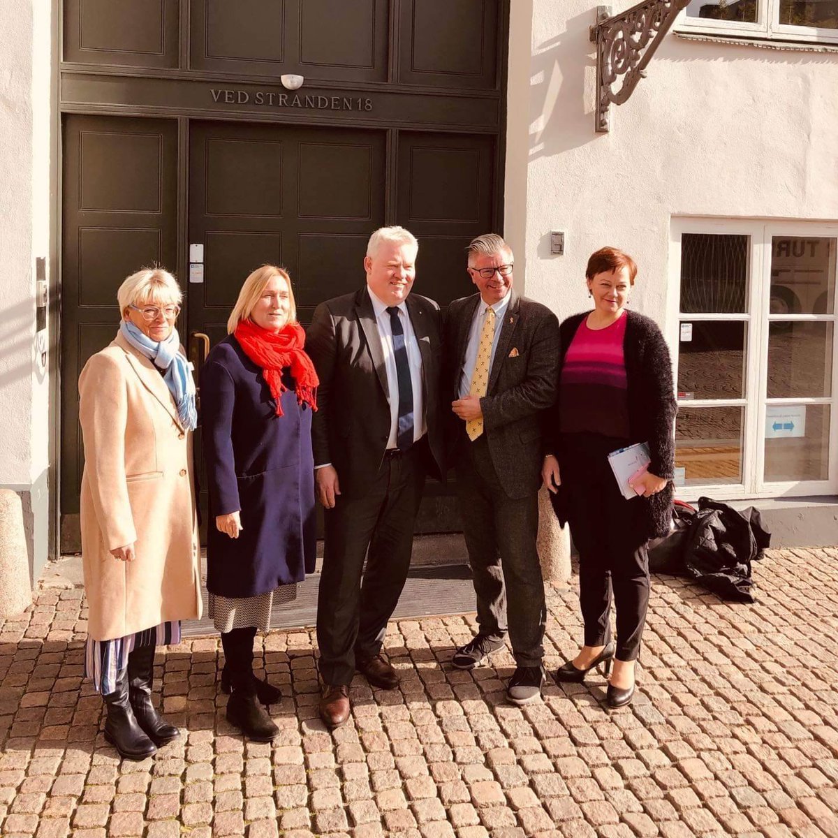 IcelandNordicCo's tweet photo. Iceland's Minister for Nordic Cooperation @SigurdurIngiJ met with Hans Wallmark, the president of the Nordic Council and Gunilla Carlsson, Vice-president, today in☀️CPH to discuss the budget for the Nordic Council of Ministers and #OurVision2030. 
#norræntsamstarf2019 #norden2019 https://t.co/eqVBDLIKi5