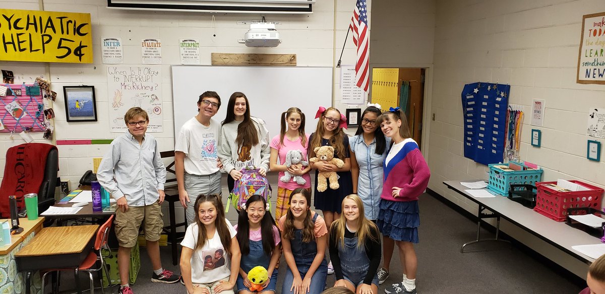 Richey0616's tweet photo. Wow, my kindergarten self looks a bit different from theirs… #PHSHoco2019 #MiniMeMonday #BlastToThePast https://t.co/SCCMn216Mw