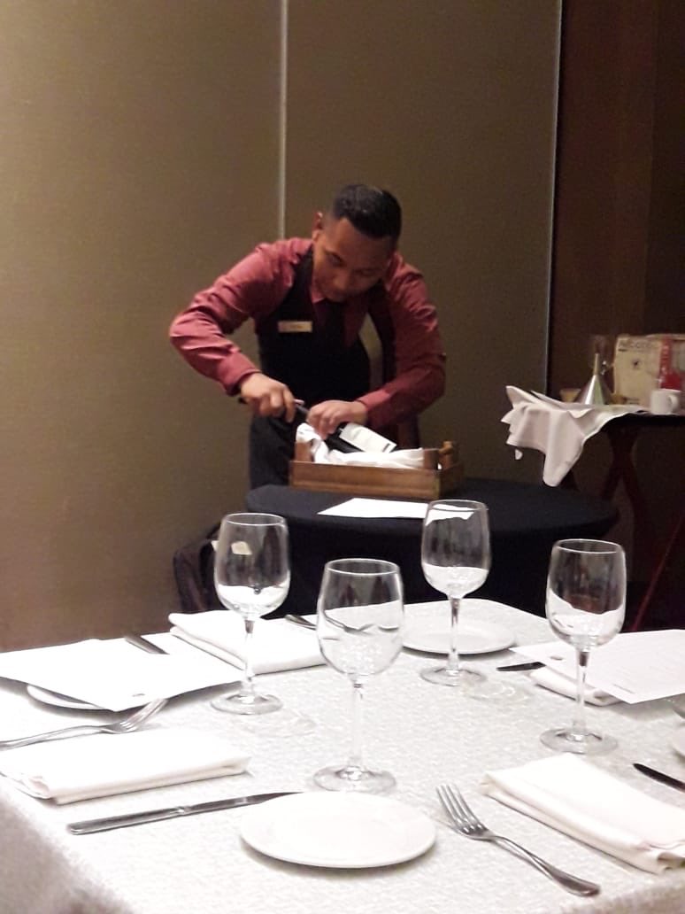 ASM_Peninsula's tweet photo. Casi lista nuestra futura generación de #sommeliers del #DiplomadoEnVino #Cancun  🍷#ASMCancun https://t.co/AiYi80l6T2