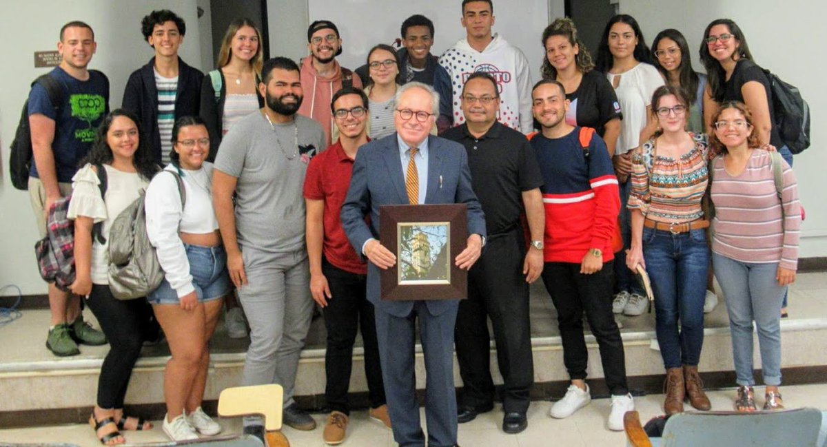 LegMunSJ's tweet photo. El pres @LegMunSJ , Marco Antonio Rigau, durante la conferencia: “Objetivos de la Comunicación: Entre lo Conveniente, Útil y Ético”. Rigau fue invitado por el Departamento de Comunicación Empresarial de la Facultad de Administración de Empresas @uprrp. https://t.co/VG5wxRosdT