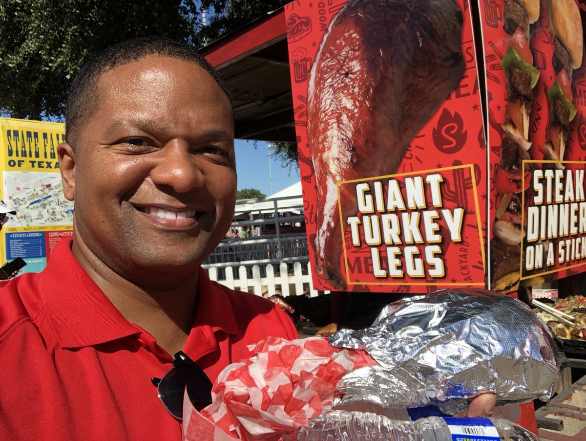 VinceSimsNBC5's tweet photo. Now my fair day is complete. I got my turkey leg. I don’t walk and eat this. It has to go home with me because what I do to it isn’t pretty! #nomeatleftbehind https://t.co/jVt6Ru2aRr