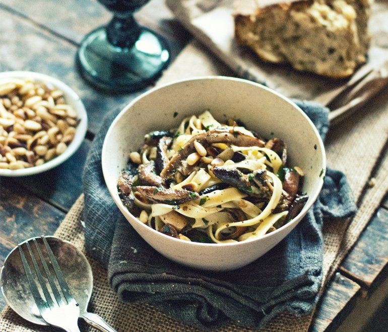 mushroomscanada's tweet photo. Looking for dinner inspiration? Well look no further because this pasta dish is perfect! Full of delicious umami flavour, it's a festive Fall dish! Thanks @thegoudalife for this! 
https://t.co/sZjqtr77VI https://t.co/rKbcoVDADr