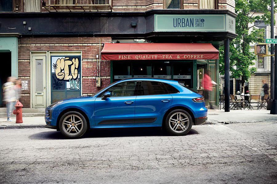 meinpanam's tweet photo. Ya ha aterrizado en Brasil el nuevo Porsche Macan, en donde su importador ya contaba con 301 pedidos. #MeinPanam https://t.co/QhqIrefRYF
