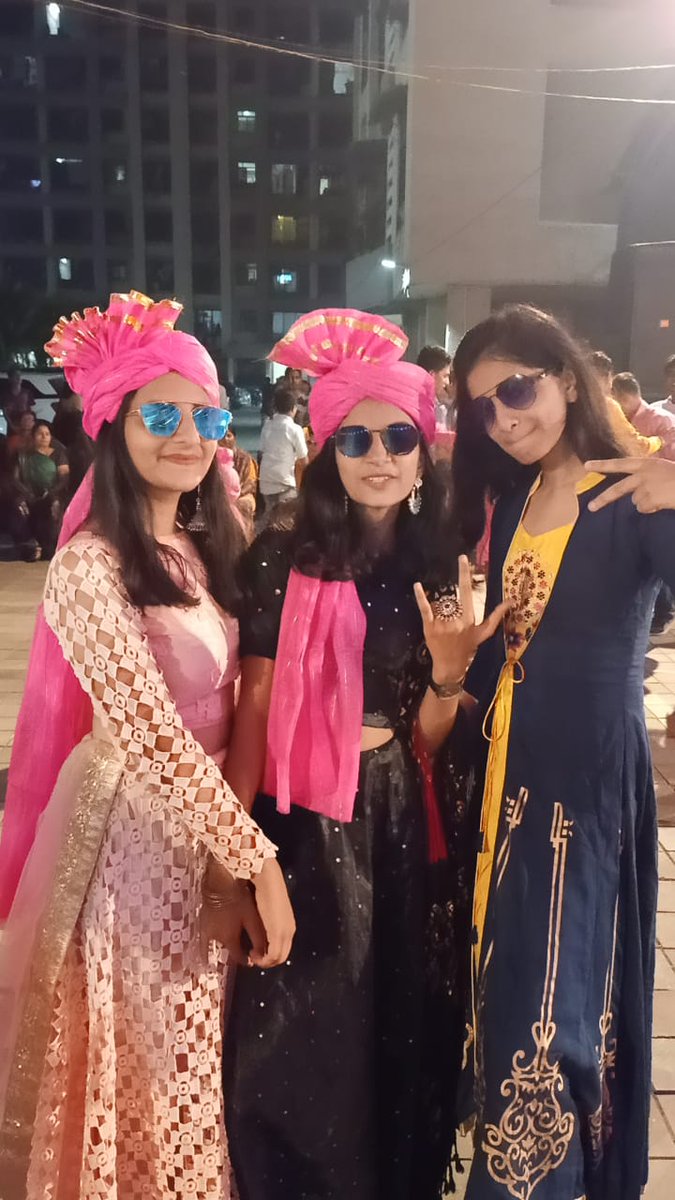 ashokmistry4545's tweet image. @SrBachchan Daddu Tum !!

Garba in our society with style of #Arjunsingh vald #Bhimsingh vald #Dashrathsingh