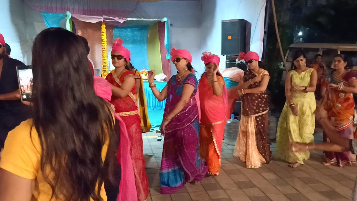 ashokmistry4545's tweet image. @SrBachchan Daddu Tum !!

Garba in our society with style of #Arjunsingh vald #Bhimsingh vald #Dashrathsingh