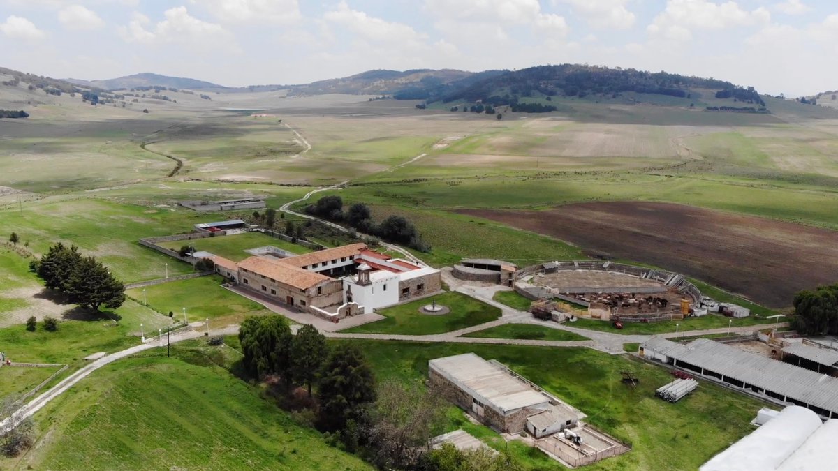 QueretaroSIR's tweet photo. Hacienda Totó ubicada en Acambay, Estado de México
+ Información: https://t.co/2U1tWyuAeG
#ONLY #Sotheby´s #México #Acambay #EdoMex #Haciendas #Ranchos #EnVenta #Luxury #RealtorLife #LiveSIR
https://t.co/C9xCYgYEQ8 vía @YouTube https://t.co/m1speTUAQG