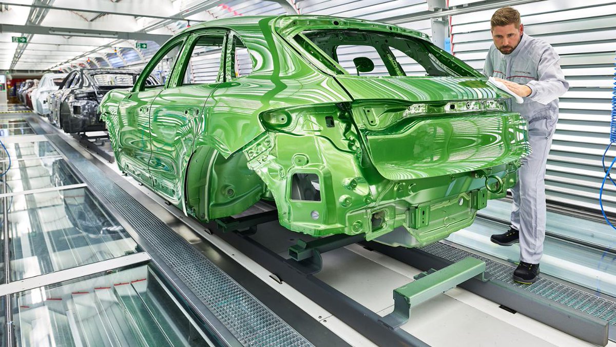 meinpanam's tweet photo. El Porsche Macan sigue siendo el Porsche más vendido, con 47.367 unidades, mientras que las ventas de unidades del Porsche Cayenne comentaron un 45 %. #MeinPanam https://t.co/ehxdEyuJQy