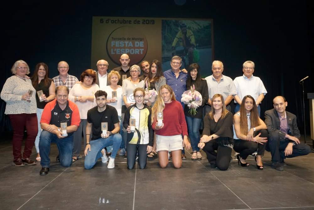 paulas_urfer89's tweet photo. A Paula Parella, per la seva indicutible passió per l'aigua, la seva entrega i la voluntat d'emprendre i millorar. Gràcies team. https://t.co/ryMLmq9wSt