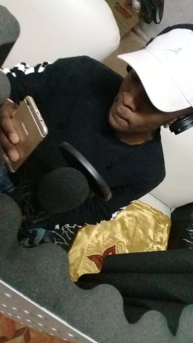 KiddyKat8's tweet photo. "Before I Kill The Mic With My Verse Iponatsheng And Tell Me Who Wanna Die First" https://t.co/AMu588huwu