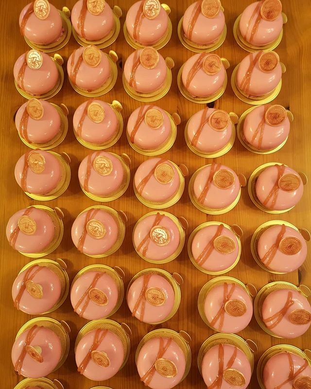 Tsweetmap's tweet photo. Do you know that we can create you any bespoke cakes order for your events and parties? .
.
Message us for your next bespoke celebration order .
.
Check out our website for more details
⬆️link in bio⬆️
.
. #privateorder #bespokecelebrationcakes
#indepen… https://t.co/hDqooroyJS https://t.co/RbodMxbtfE