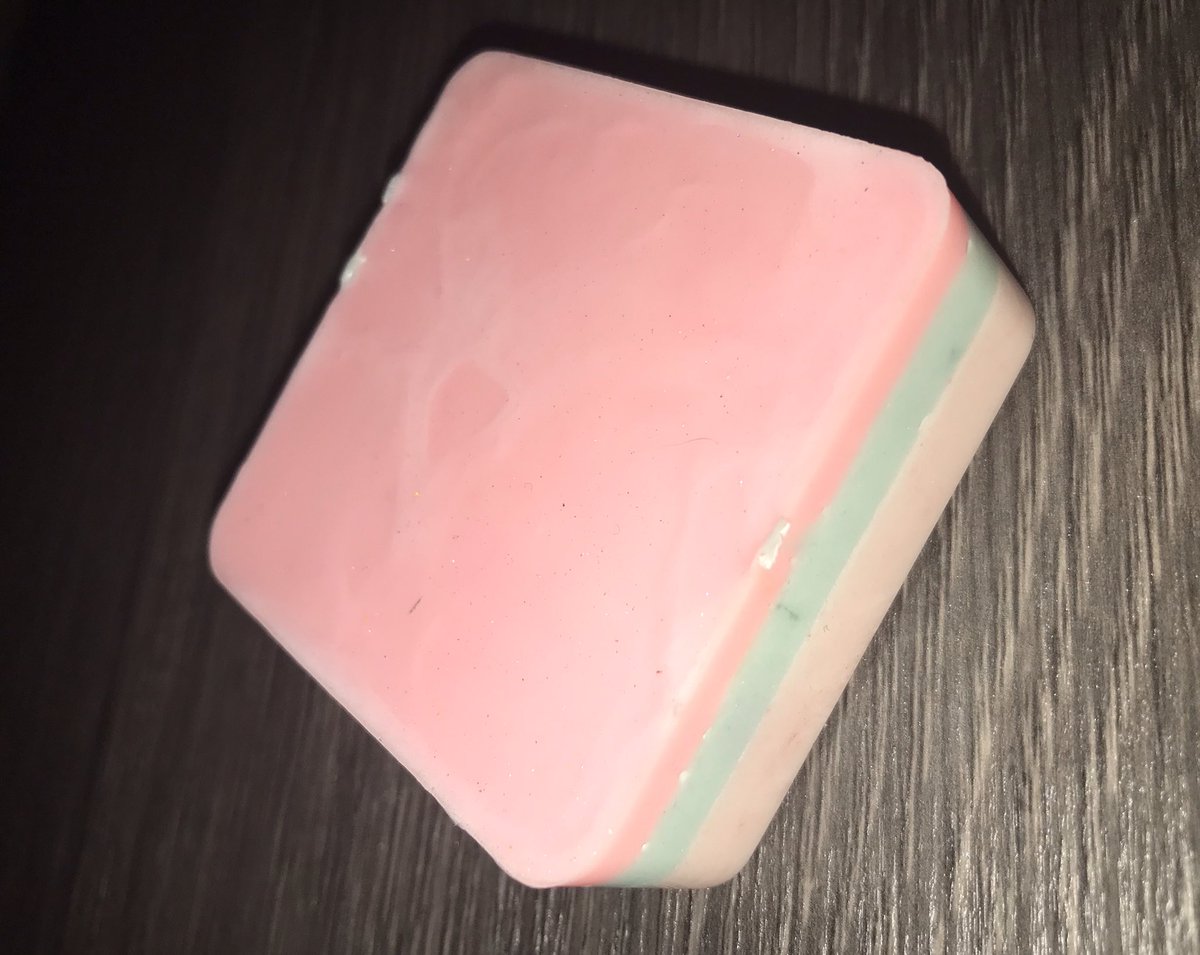 prettylsoapco's tweet photo. SPICED BERRY GOATSMILK SOAP
————————————————
#HandmadeInUK #handmadesoap #goatsmilksoap #essentialoils #spicedberry #smallbusiness #natural https://t.co/gUaDXtQqel