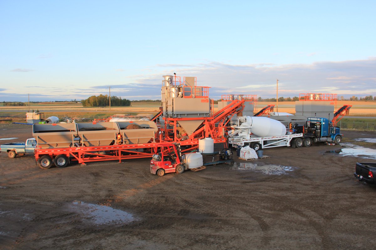 ReliableMix's tweet photo. Our new telescoping silos provides 642 cubic feet of storage. 
#reliablemixconcrete #portablebatchplant #concrete #canada #construction https://t.co/sZHCNUGo56