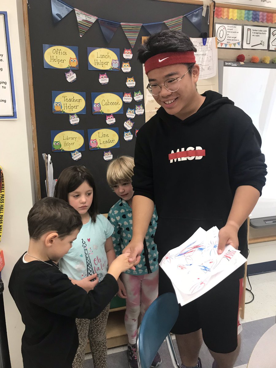This morning we welcomed our global high school partners from Ningbo, China. We had fun singing the welcome song to our visitors &amp; illustrating pumpkins together with a directed drawing activity.#brewster13 #rsd13ct